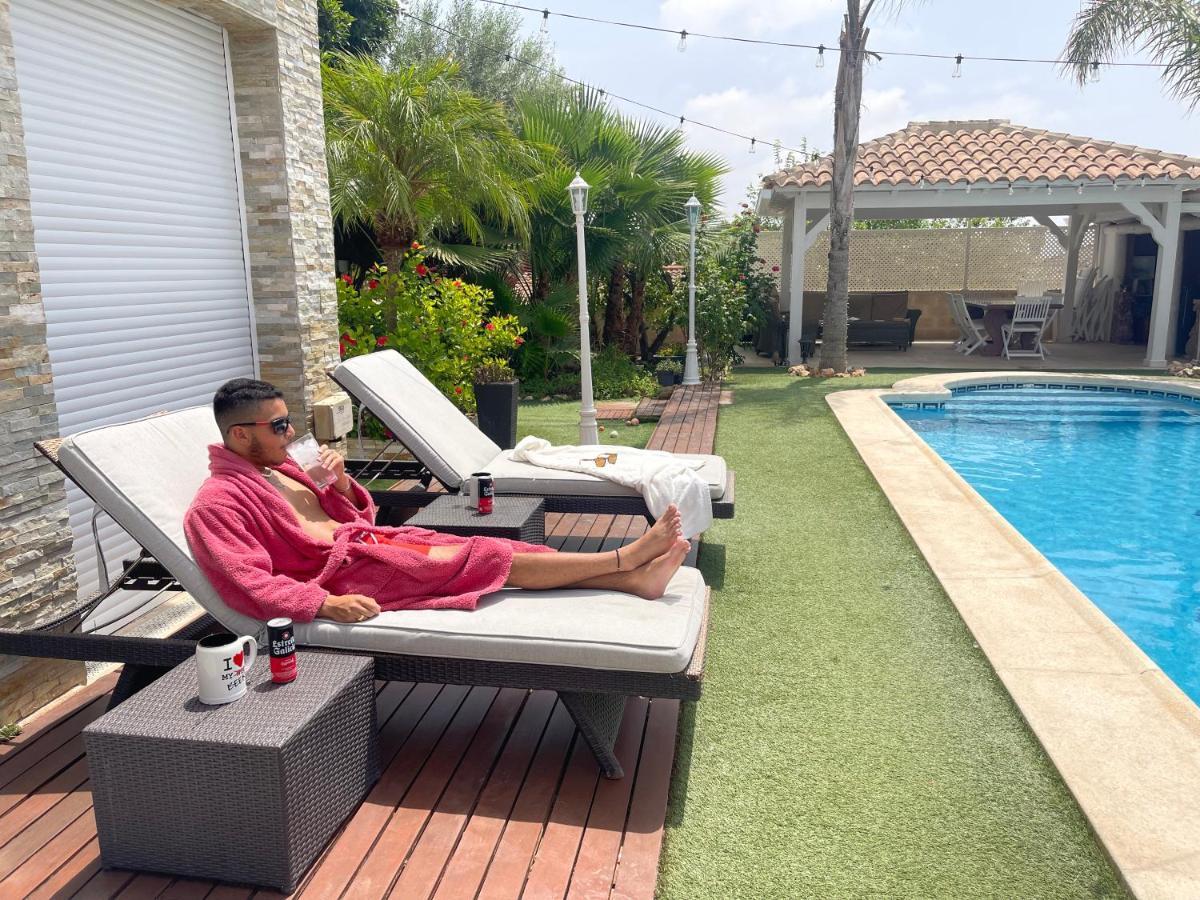 Habitación con cama extra doble más sofa cama apta hasta para 4 personas con baño privado San Vicente Raspeig Exterior foto
